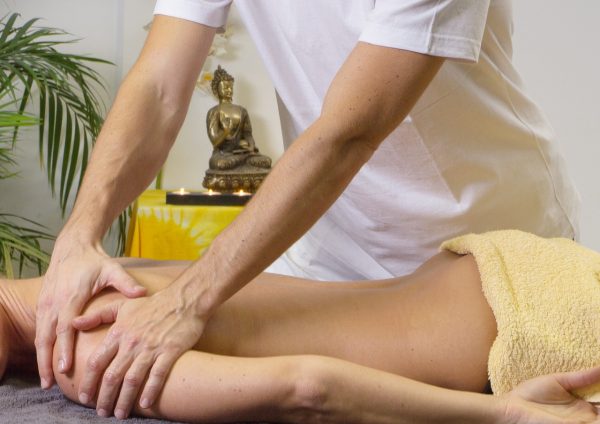 6 Benefits & Techniques of Thai Massage for Back Pain | Nooora