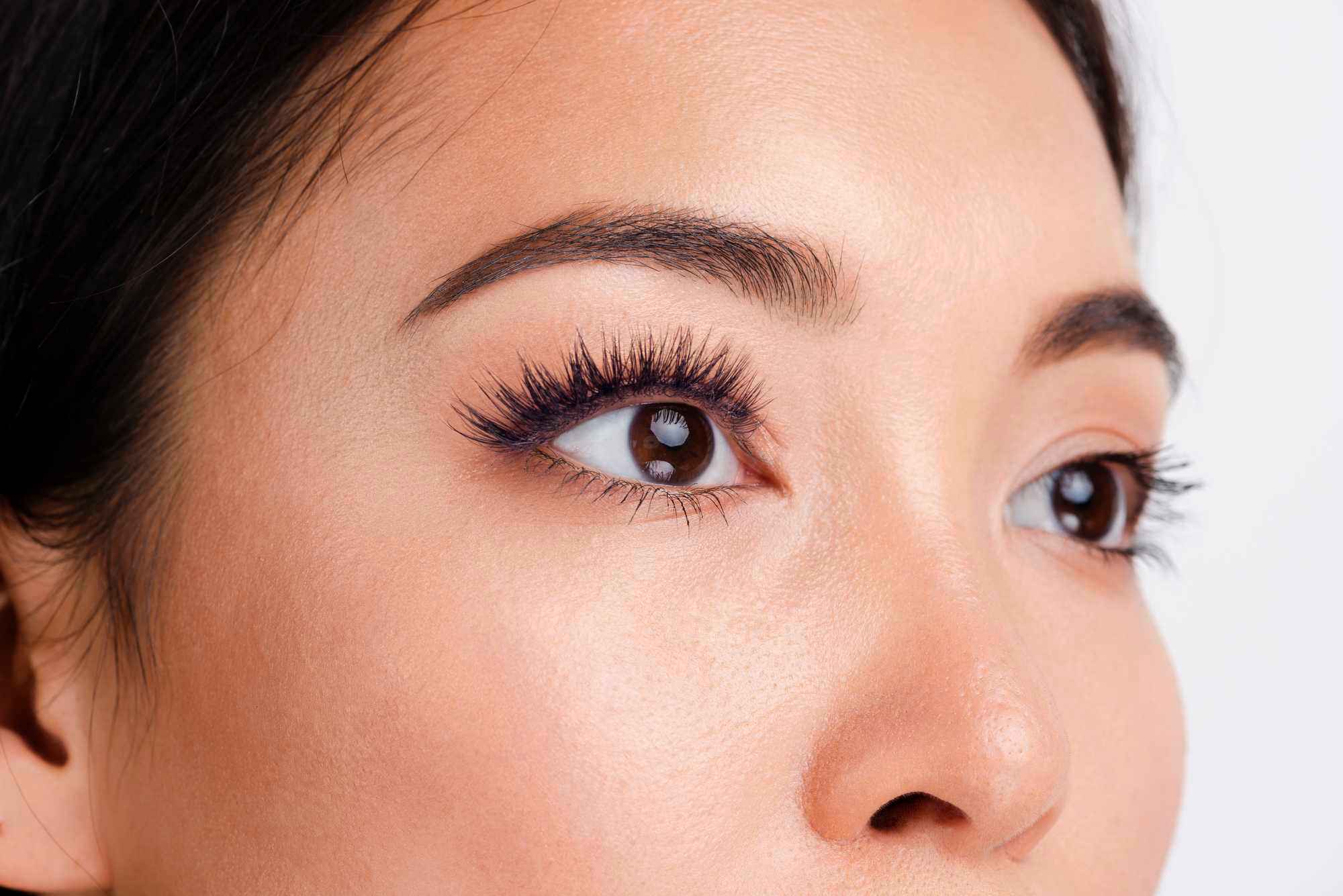 Tips for thick and long eyelashes